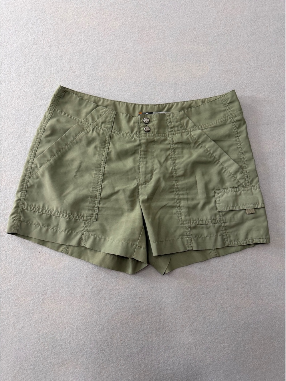 234/715 Nike ACG Women’s Cargo Hiking Shorts Green Size 6 Outdoor Utility